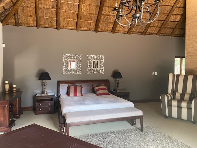 4 Bedroom Property for Sale in Boschenvaal River Front Lodges Free State